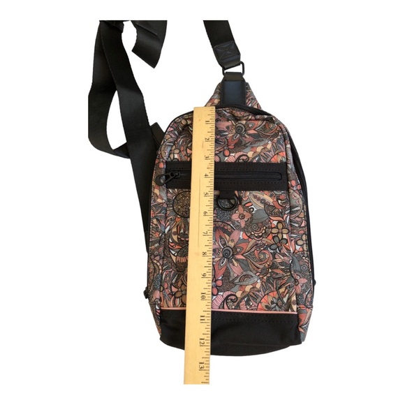Sakroots Crossbody Sling Backpack Hiker Floral - Picture 4 of 11